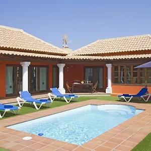 https://villas-brisas-del-mar-by-escape-home.in-canary-islands.com
